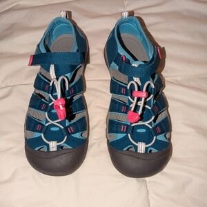 Keen Women's Size 7 euro 39